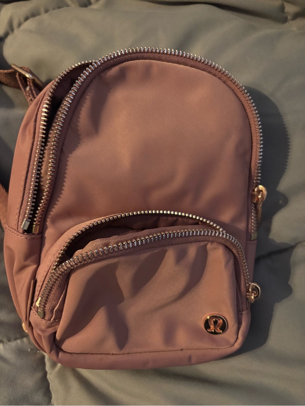 lululemon athletica Small Crossbody Shoulder Bag in Dusky Rose - Picture 5 of 5